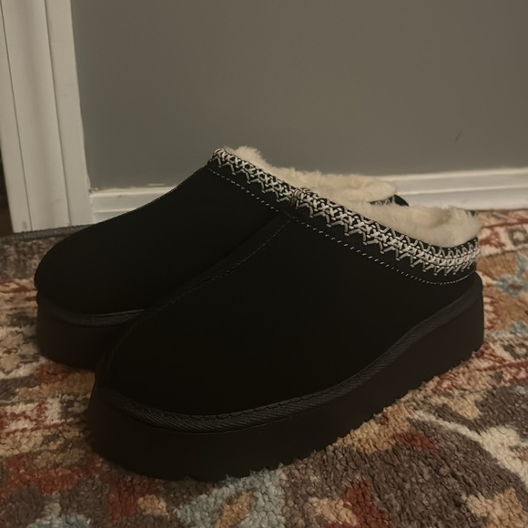 Slippers! - Picture 2 of 5